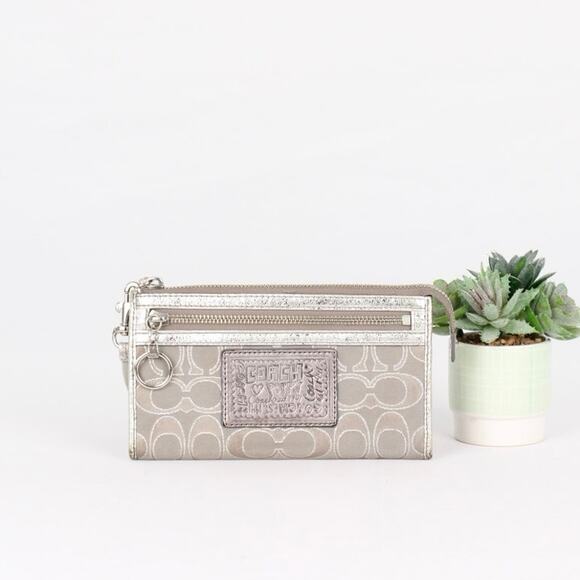 Coach Poppy Metallic Silver Signature Wristlet Wallet - Picture 1 of 5